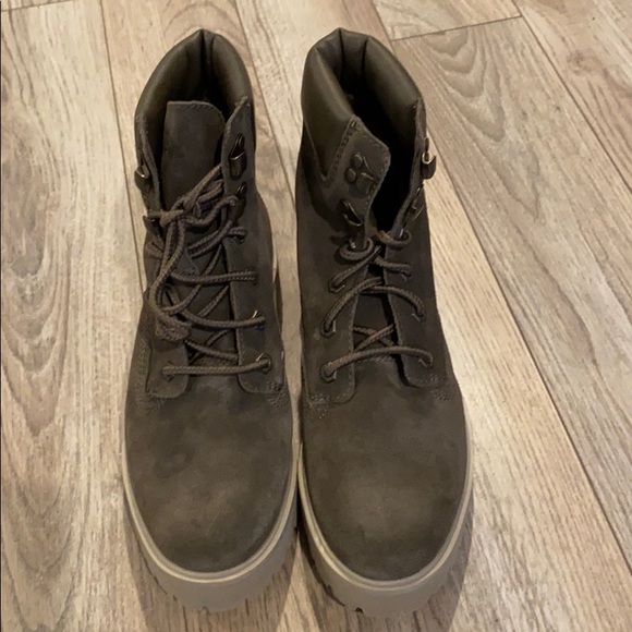 Timberland Women’s Carnaby Cool Olive Boots - Picture 3 of 9